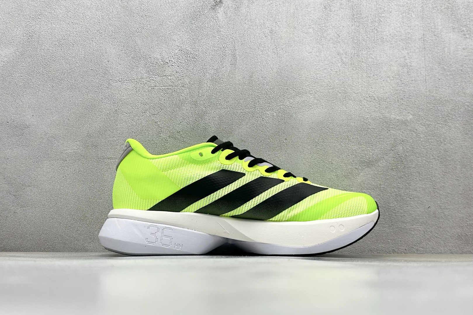 Adidas Adizero Boston 13 轻盈跑鞋
超轻发泡底 缓震透气跑步鞋
Adize