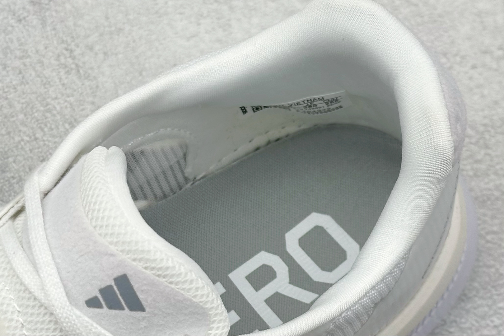 Adidas Adizero Boston 13 轻盈跑鞋 超轻发泡底 缓震透气跑步鞋 JS4939