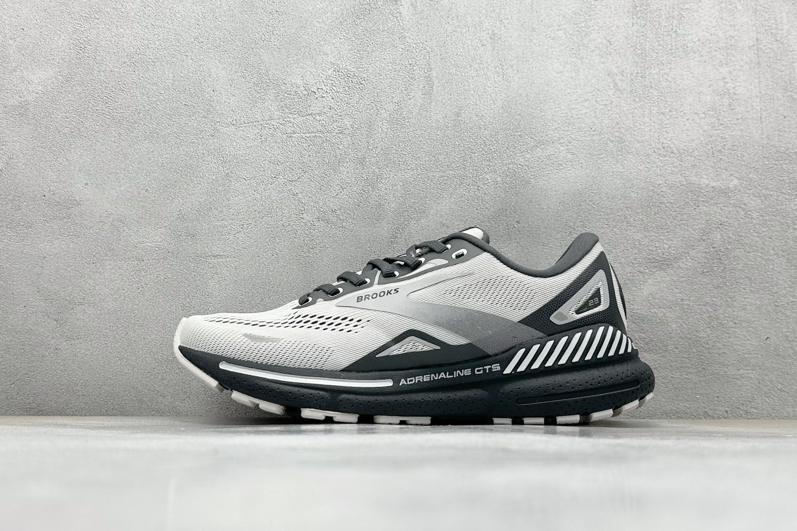 Brooks Adrenaline GTS 23 布鲁克斯网面运动鞋 110391 1D