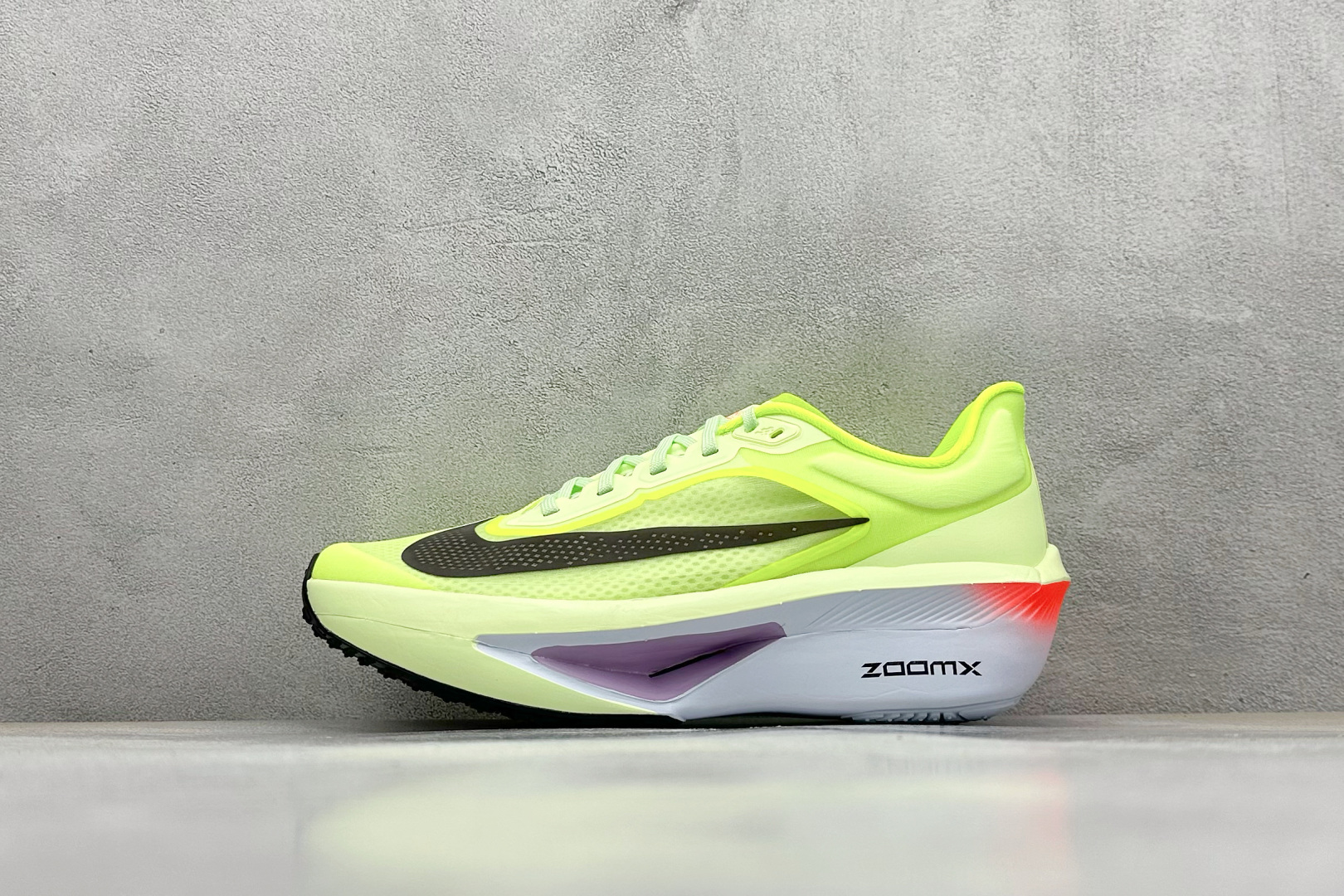  
RS版 NIKE AIR Zoom RIVAL Fly 6 超轻跑步鞋
织物减震轻盈跑步鞋 内置真碳