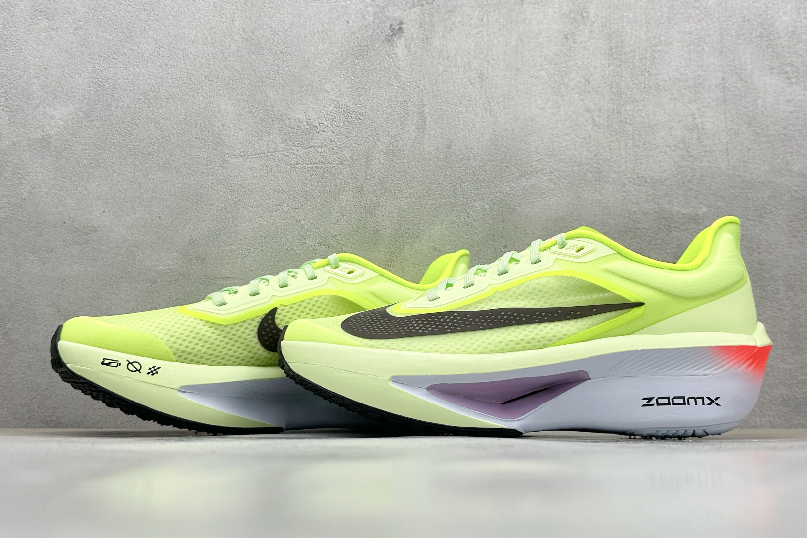  
RS版 NIKE AIR Zoom RIVAL Fly 6 超轻跑步鞋
织物减震轻盈跑步鞋 内置真碳