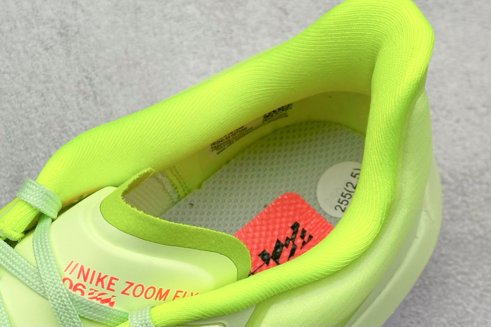  
RS版 NIKE AIR Zoom RIVAL Fly 6 超轻跑步鞋
织物减震轻盈跑步鞋 内置真碳