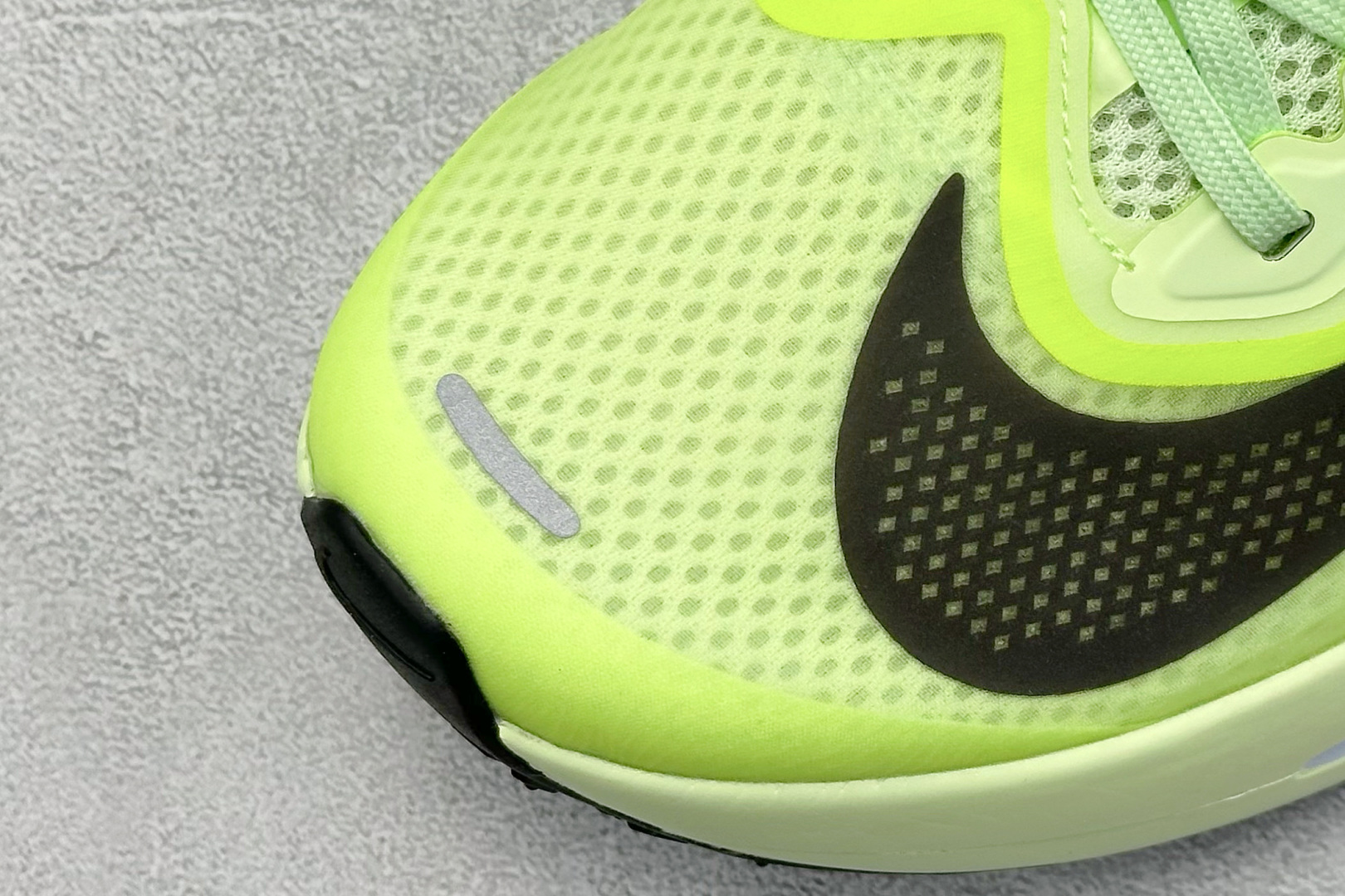  
RS版 NIKE AIR Zoom RIVAL Fly 6 超轻跑步鞋
织物减震轻盈跑步鞋 内置真碳