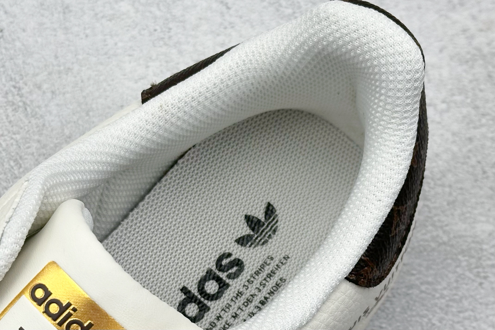  
AD Originals Superstar x Louis Vuitton 白棕
采用全新头层拼接