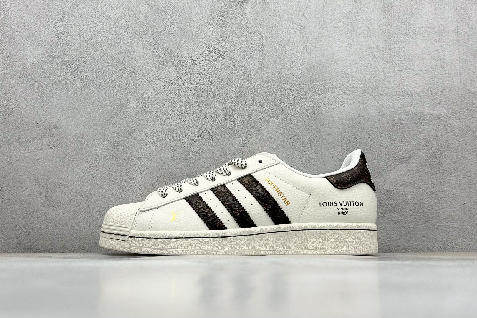  
AD Originals Superstar x Louis Vuitton 白棕
采用全新头层拼接