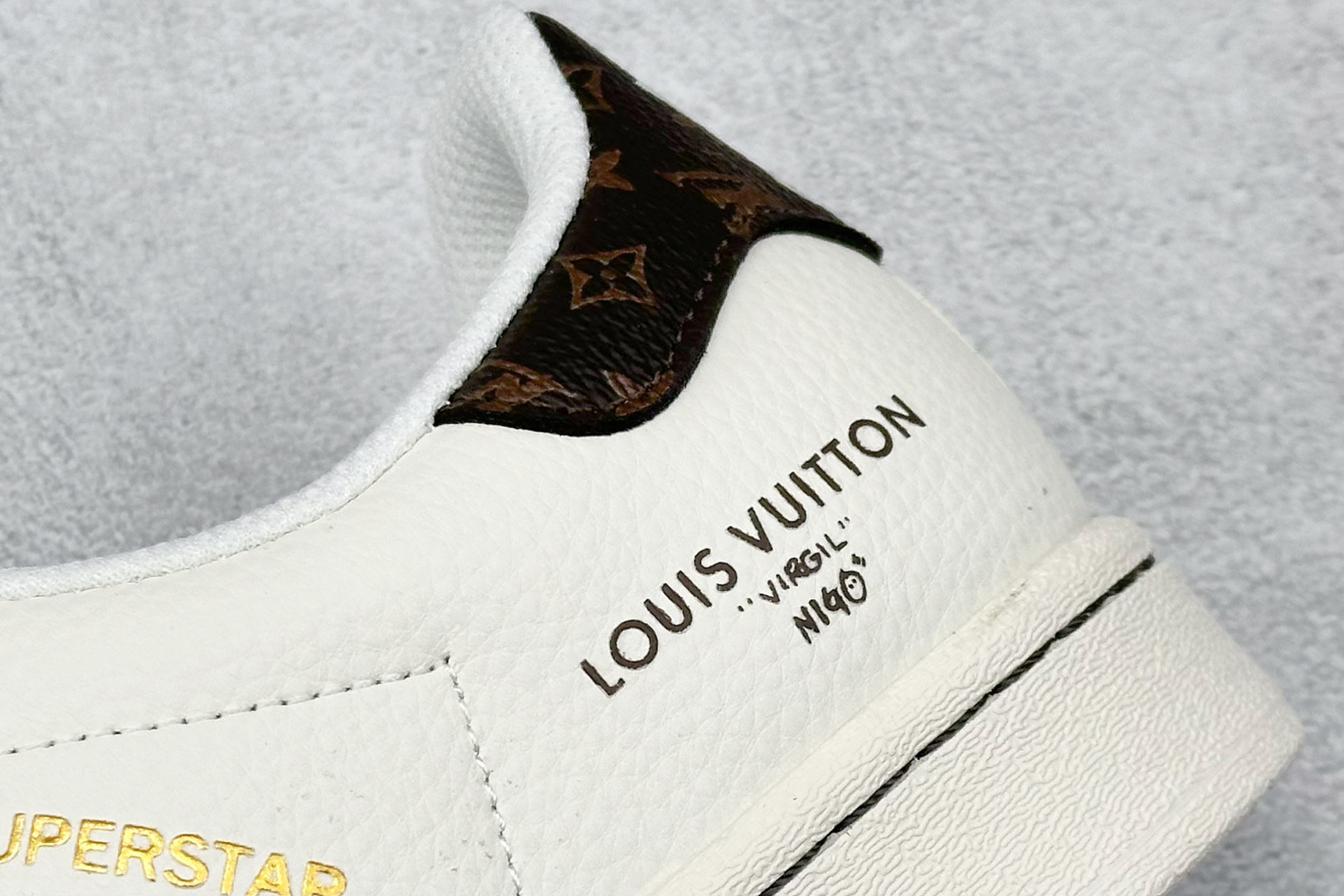  
AD Originals Superstar x Louis Vuitton 白棕
采用全新头层拼接