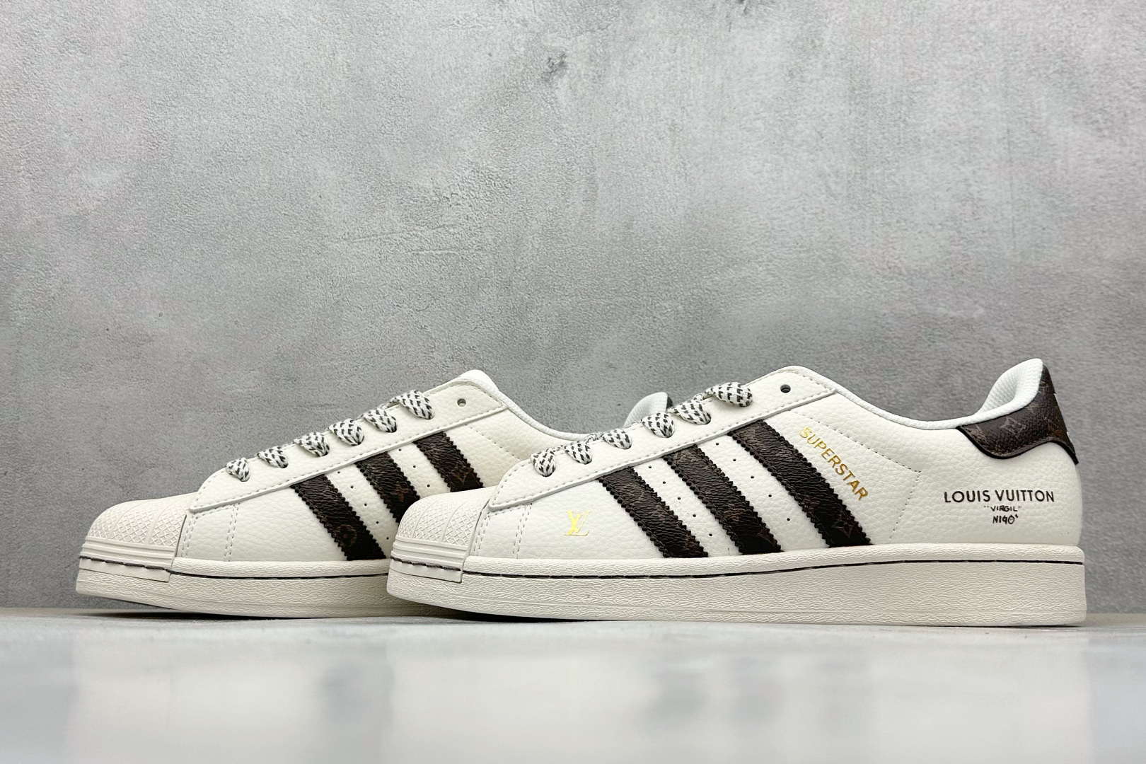 
AD Originals Superstar x Louis Vuitton 白棕
采用全新头层拼接