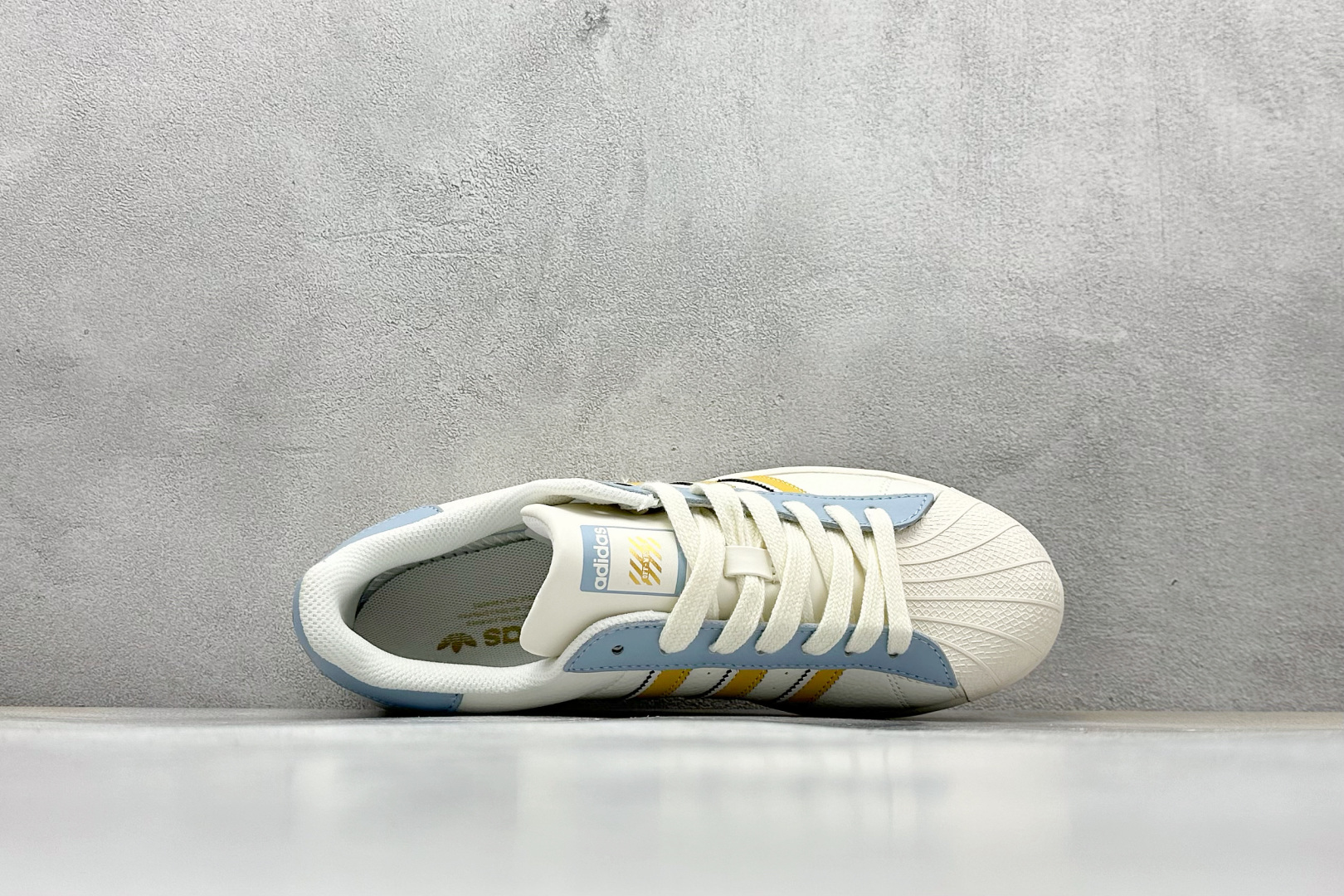  
AD Originals Superstar x OFF-WHITE 白蓝黄
采用全新头层拼接皮革材