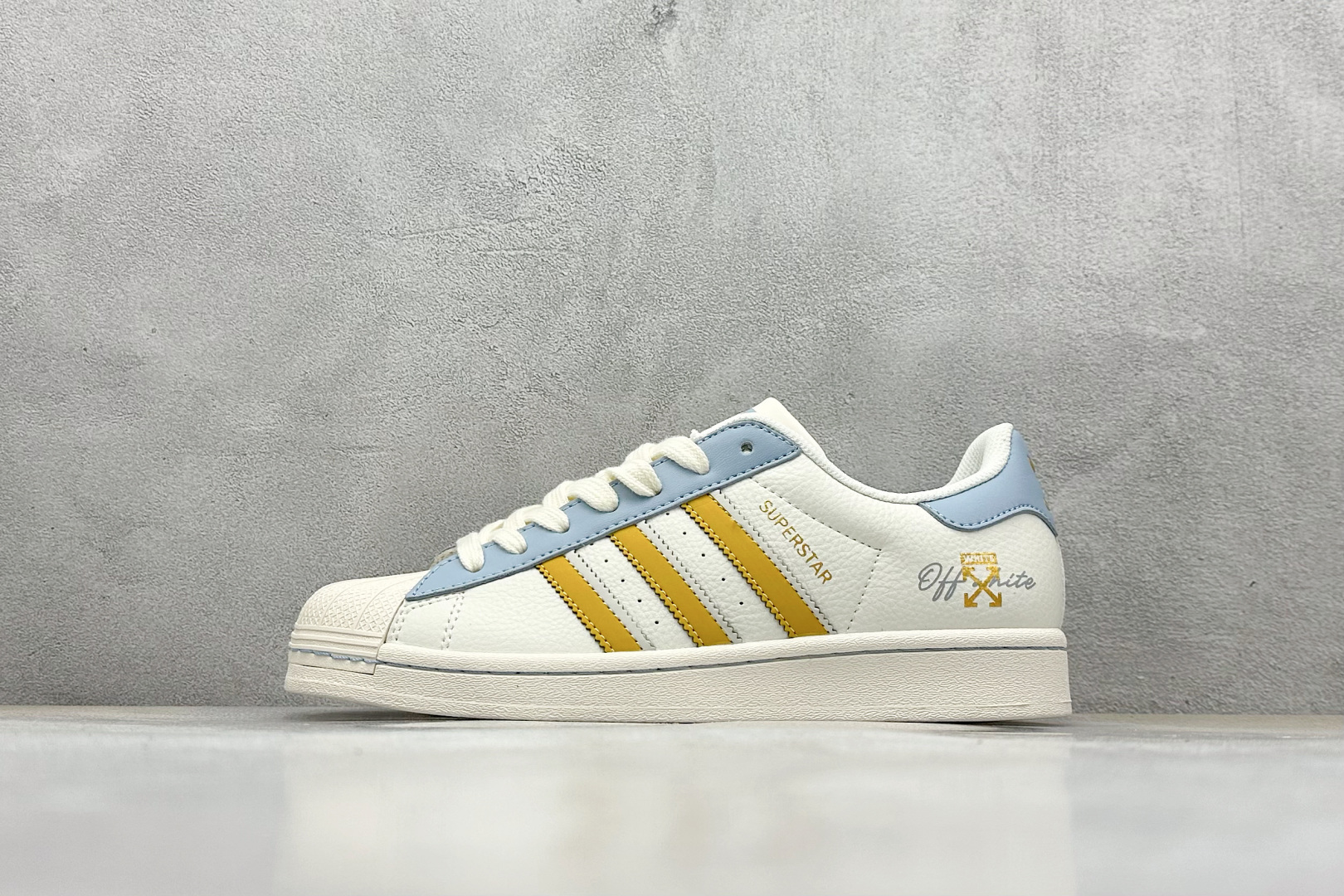  
AD Originals Superstar x OFF-WHITE 白蓝黄
采用全新头层拼接皮革材