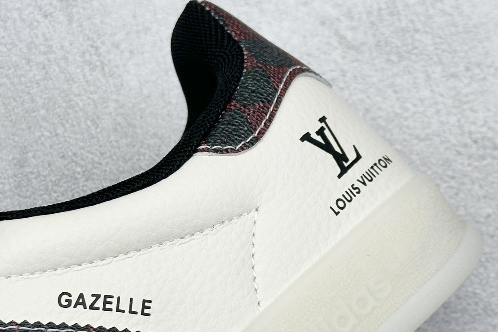 AD Originals Gazelle INdoor x Louis Vuitton 灰白黑 三叶草休闲防滑耐磨低帮板鞋 DM1234-009
