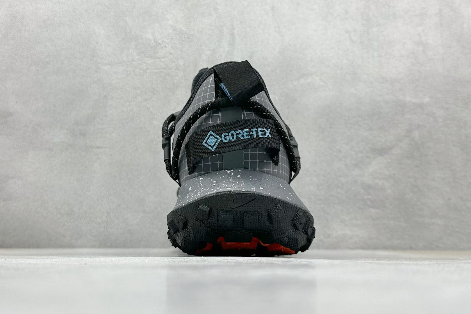 ACG MOUNTAIN LOW GTX SE 复古潮流户外登山鞋防水慢跑鞋
全新来袭 该款沿袭前