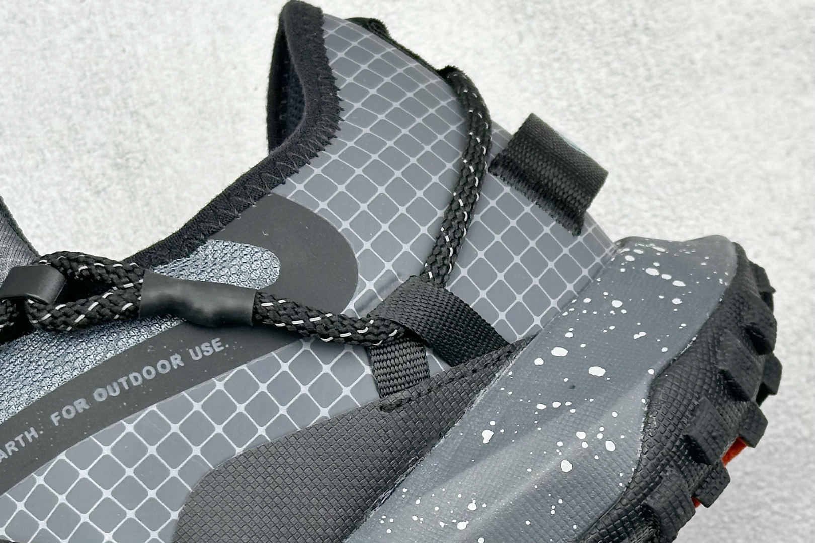 ACG MOUNTAIN LOW GTX SE 复古潮流户外登山鞋防水慢跑鞋
全新来袭 该款沿袭前
