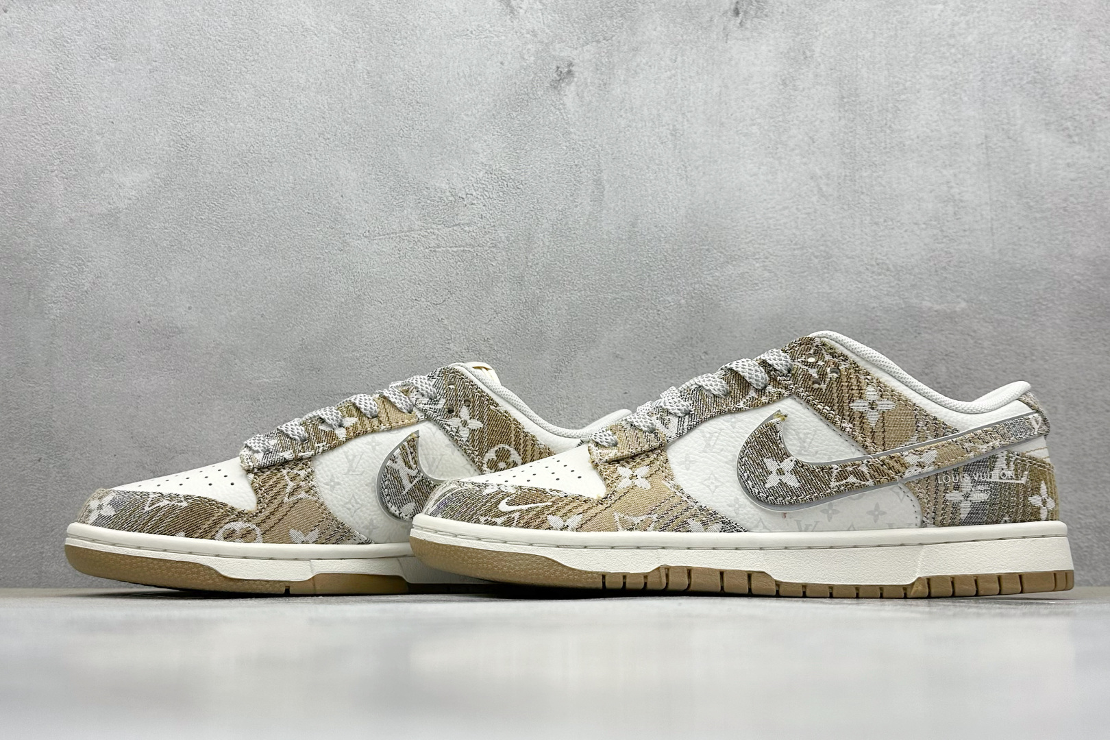 SC版 Nike SB Dunk Low LV联名 卡其灰 周年高端定制 低帮休闲板鞋 SC9772-810
