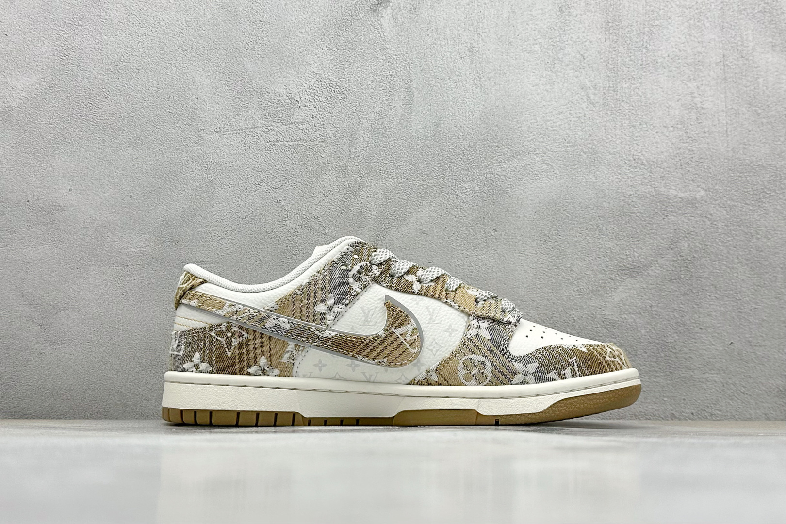 SC版 Nike SB Dunk Low LV联名 卡其灰 周年高端定制 低帮休闲板鞋 SC9772-810