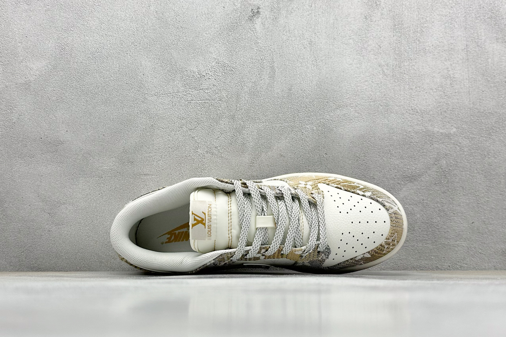 SC版 Nike SB Dunk Low LV联名 卡其灰 周年高端定制 低帮休闲板鞋 SC9772-810