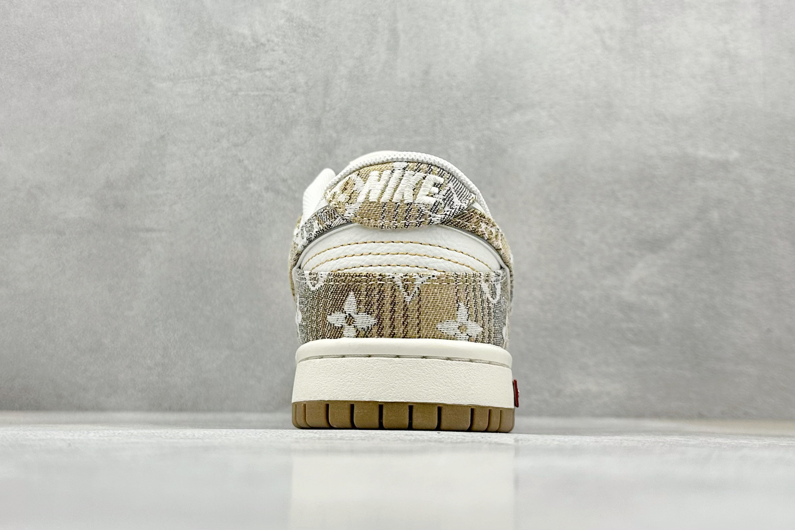 SC版 Nike SB Dunk Low LV联名 卡其灰 周年高端定制 低帮休闲板鞋 SC9772-810