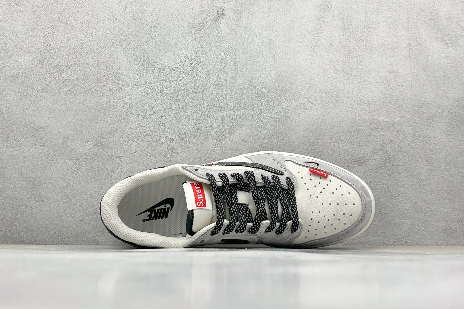 Travis Scott x Fragment Design x Air Jordan 1 Low OG SP AJ1 乔1 石头岛Sup联名 漆皮灰猪八 低帮文化休闲板鞋 DM7866-050