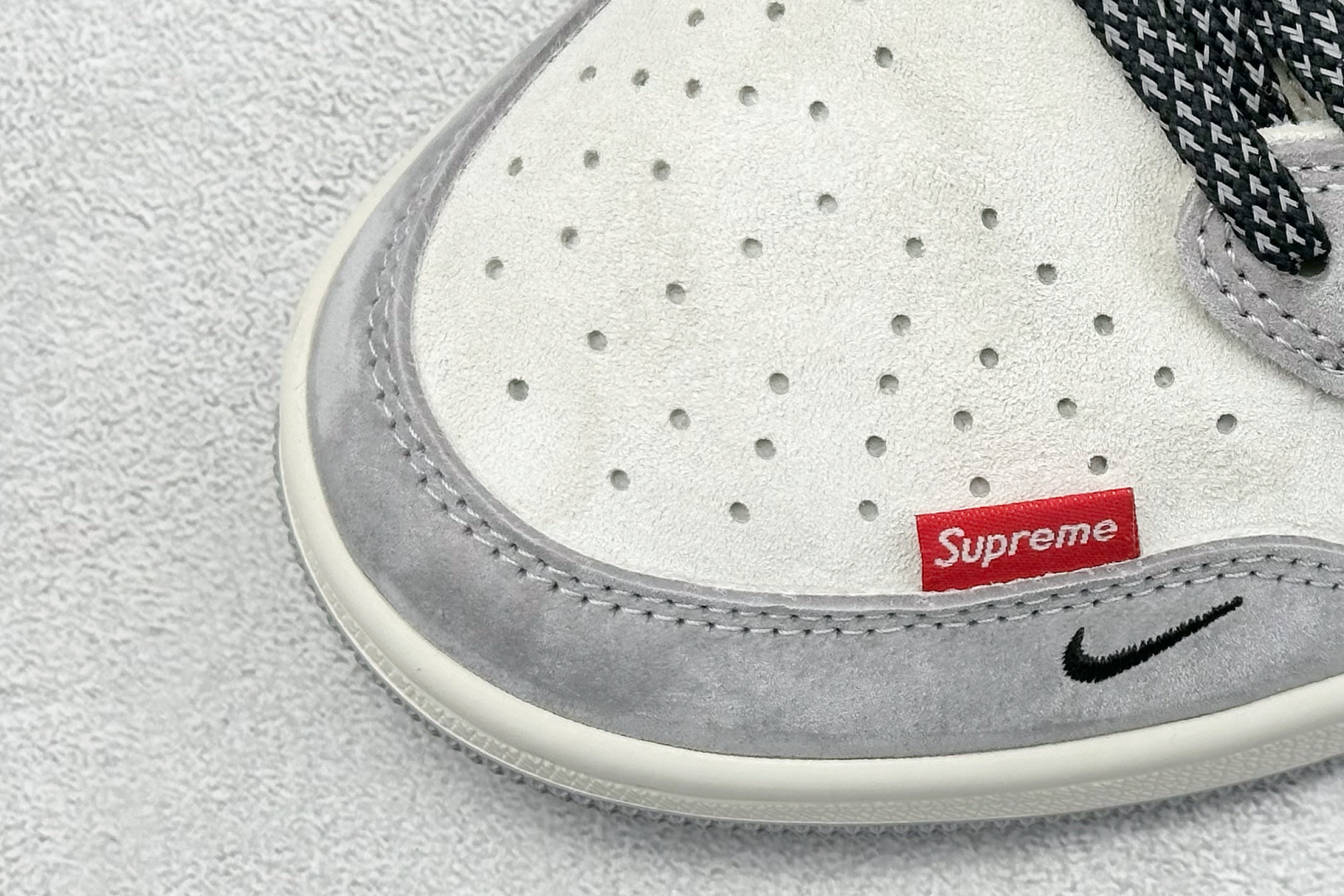 Travis Scott x Fragment Design x Air Jordan 1 Low OG SP AJ1 乔1 石头岛Sup联名 漆皮灰猪八 低帮文化休闲板鞋 DM7866-050