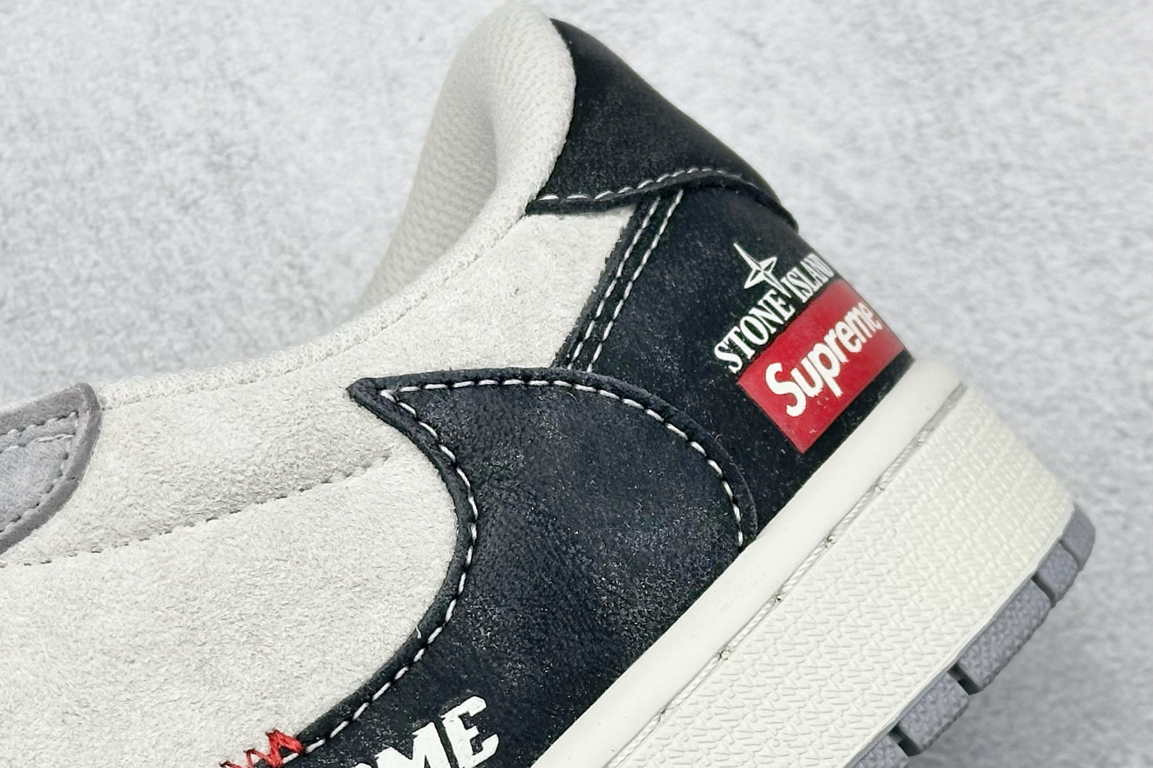Travis Scott x Fragment Design x Air Jordan 1 Low OG SP AJ1 乔1 石头岛Sup联名 漆皮灰猪八 低帮文化休闲板鞋 DM7866-050