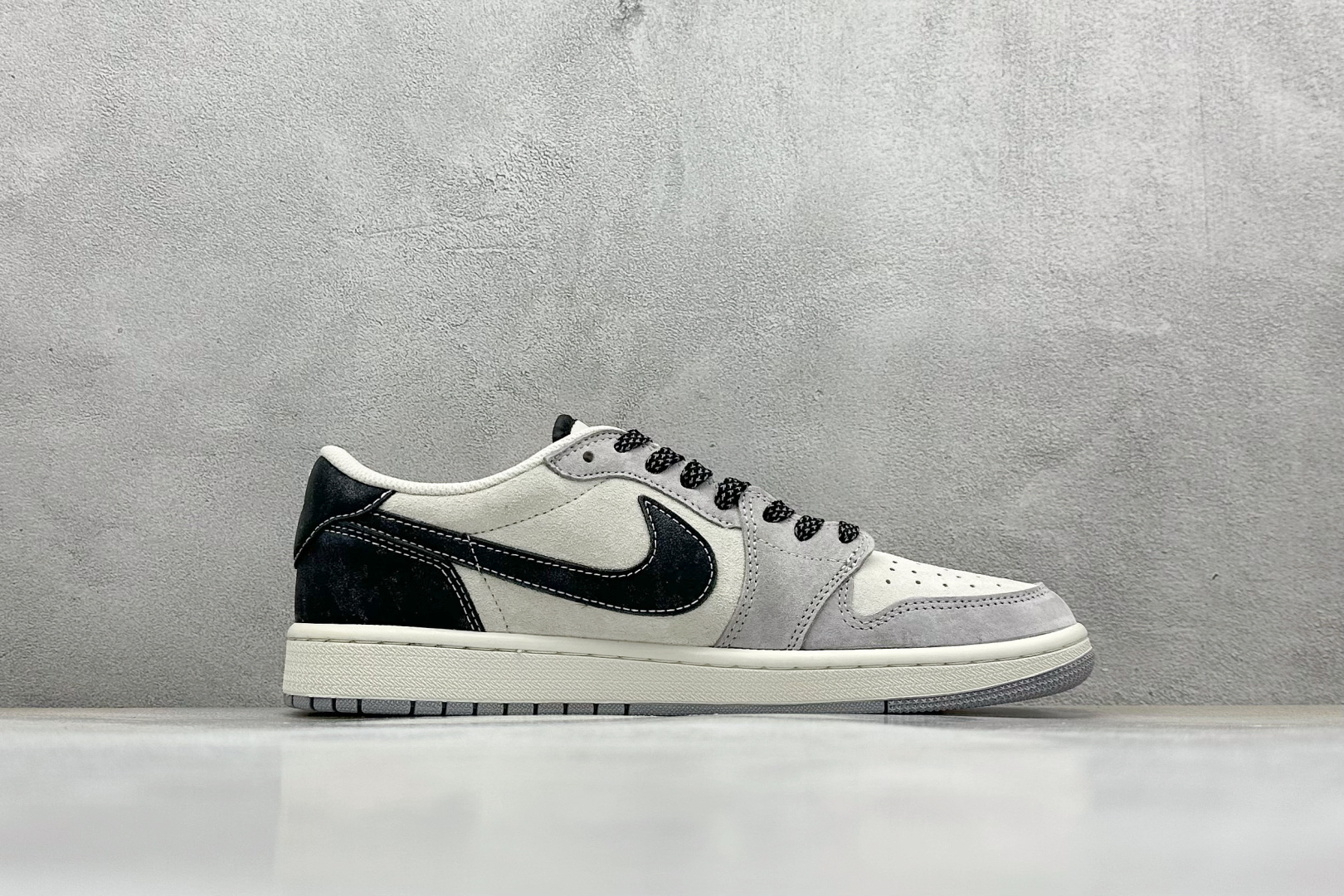 Travis Scott x Fragment Design x Air Jordan 1 Low OG SP AJ1 乔1 石头岛Sup联名 漆皮灰猪八 低帮文化休闲板鞋 DM7866-050