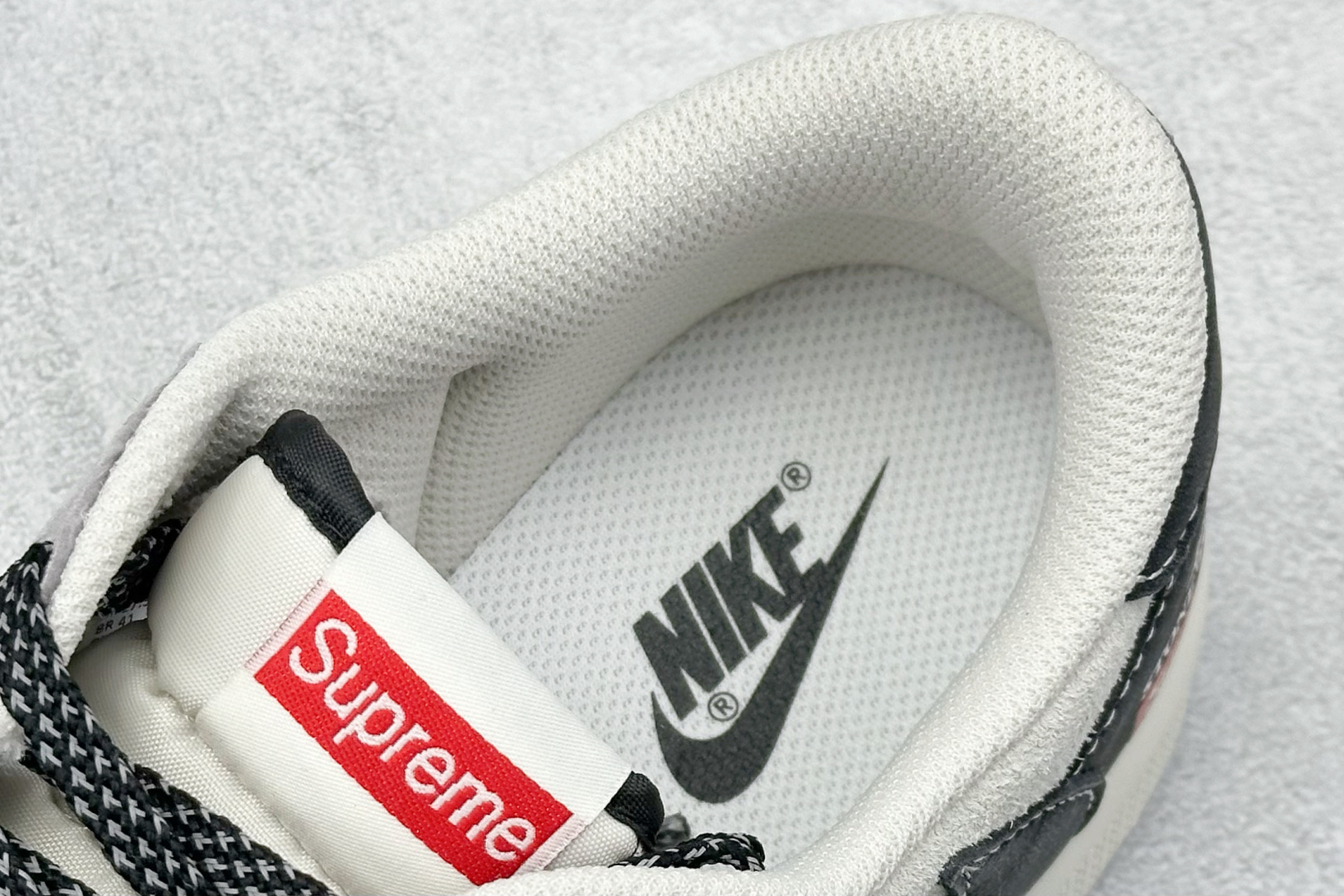 Travis Scott x Fragment Design x Air Jordan 1 Low OG SP AJ1 乔1 石头岛Sup联名 漆皮灰猪八 低帮文化休闲板鞋 DM7866-050