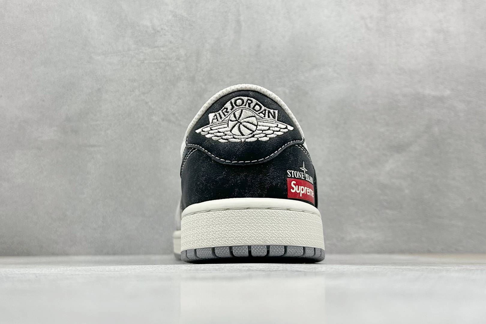 Travis Scott x Fragment Design x Air Jordan 1 Low OG SP AJ1 乔1 石头岛Sup联名 漆皮灰猪八 低帮文化休闲板鞋 DM7866-050