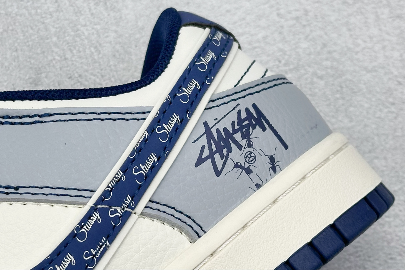 Nike SB Dunk Low 斯图西联名 英文蓝勾 周年高端定制 低帮休闲板鞋 XS6089-595