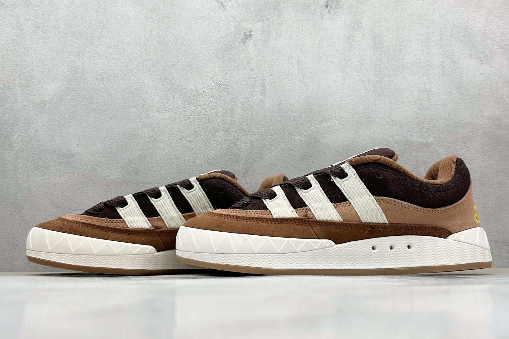 TG版 Adidas Adimatic Low 马蒂奇系列低帮 复古鲨鱼面包鞋运动休闲滑板板鞋 IF4348