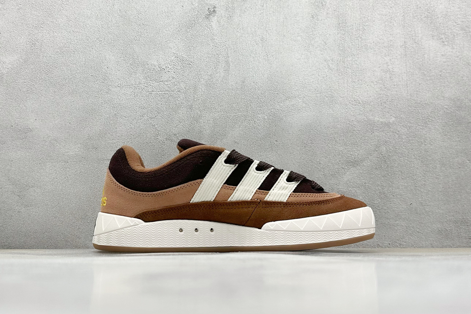 TG版 Adidas Adimatic Low 马蒂奇系列低帮 复古鲨鱼面包鞋运动休闲滑板板鞋 IF4348