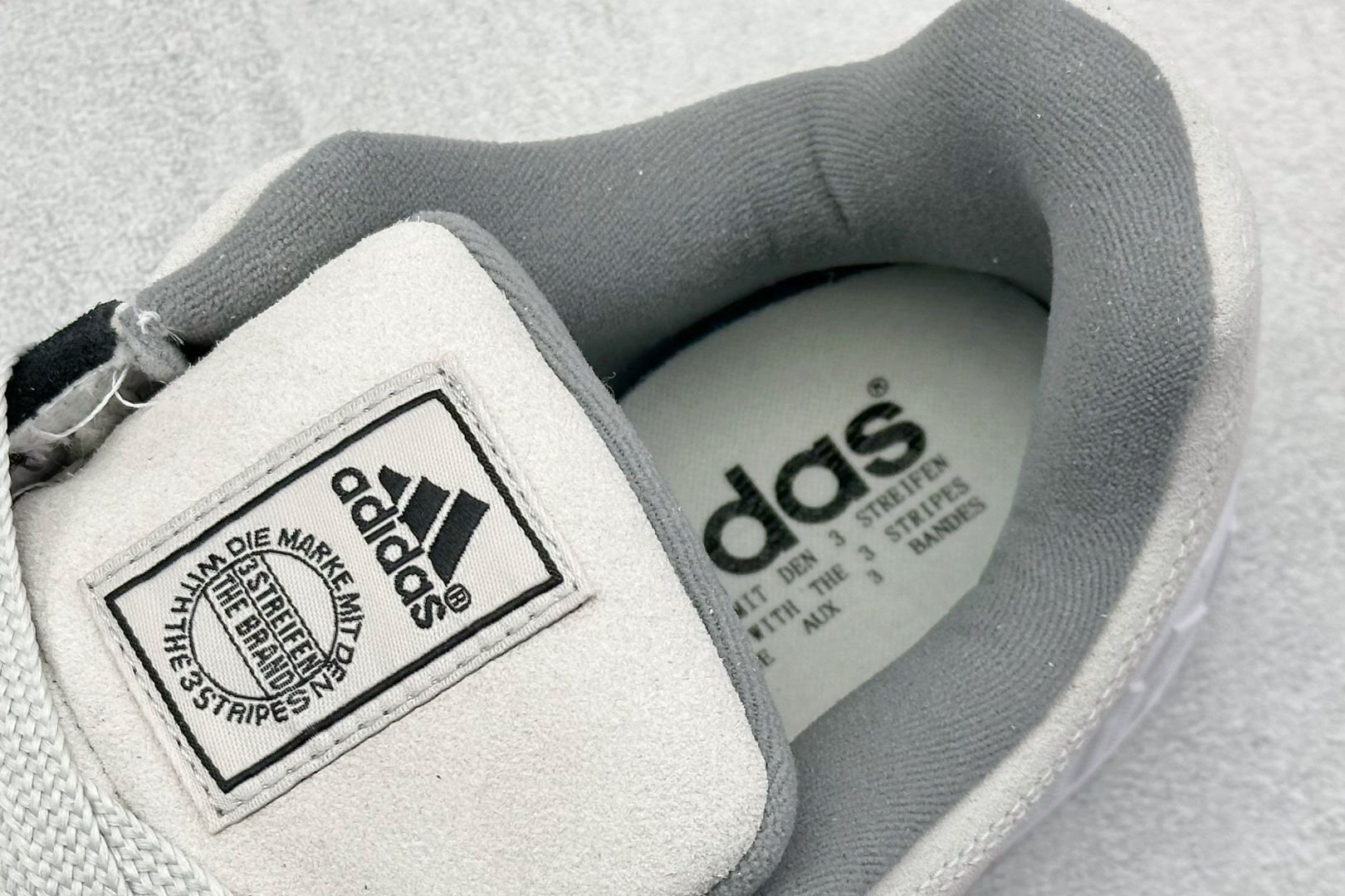 TG版 Adidas Adimatic Low 马蒂奇系列低帮 复古鲨鱼面包鞋运动休闲滑板板鞋 ID8266