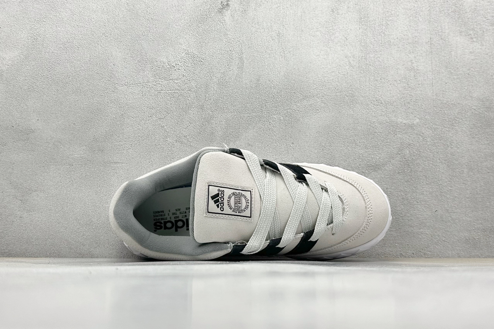 TG版 Adidas Adimatic Low 马蒂奇系列低帮 复古鲨鱼面包鞋运动休闲滑板板鞋 ID8266
