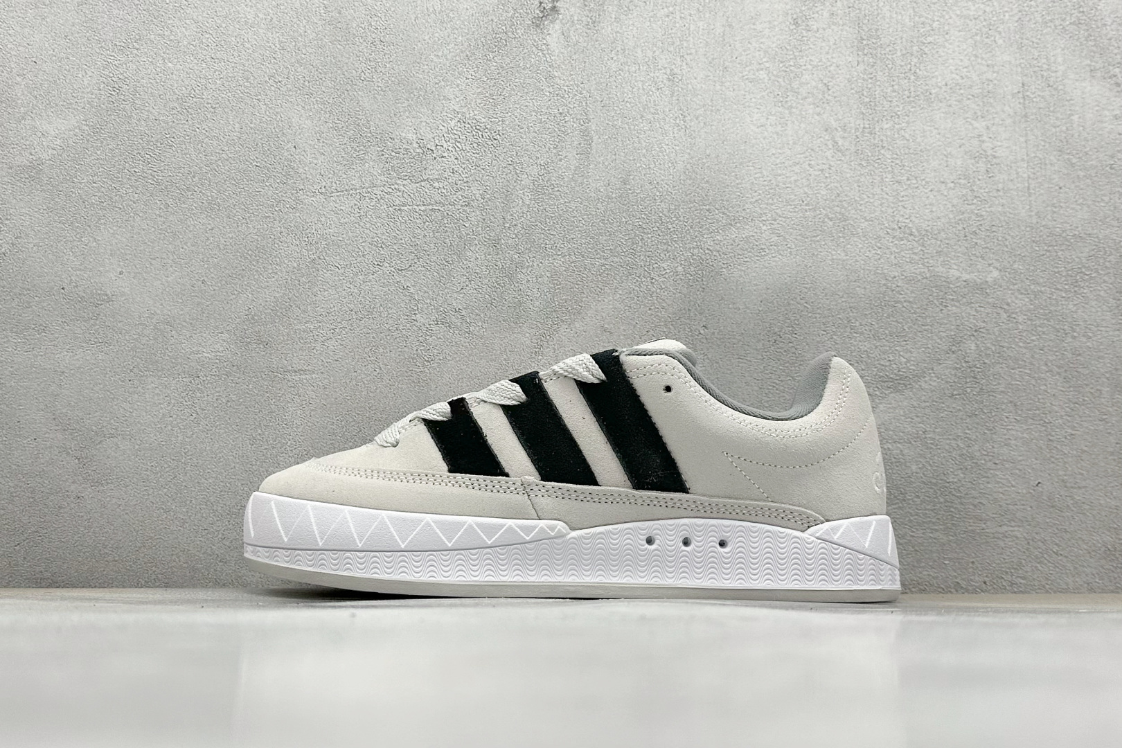 TG版 Adidas Adimatic Low 马蒂奇系列低帮 复古鲨鱼面包鞋运动休闲滑板板鞋 ID8266