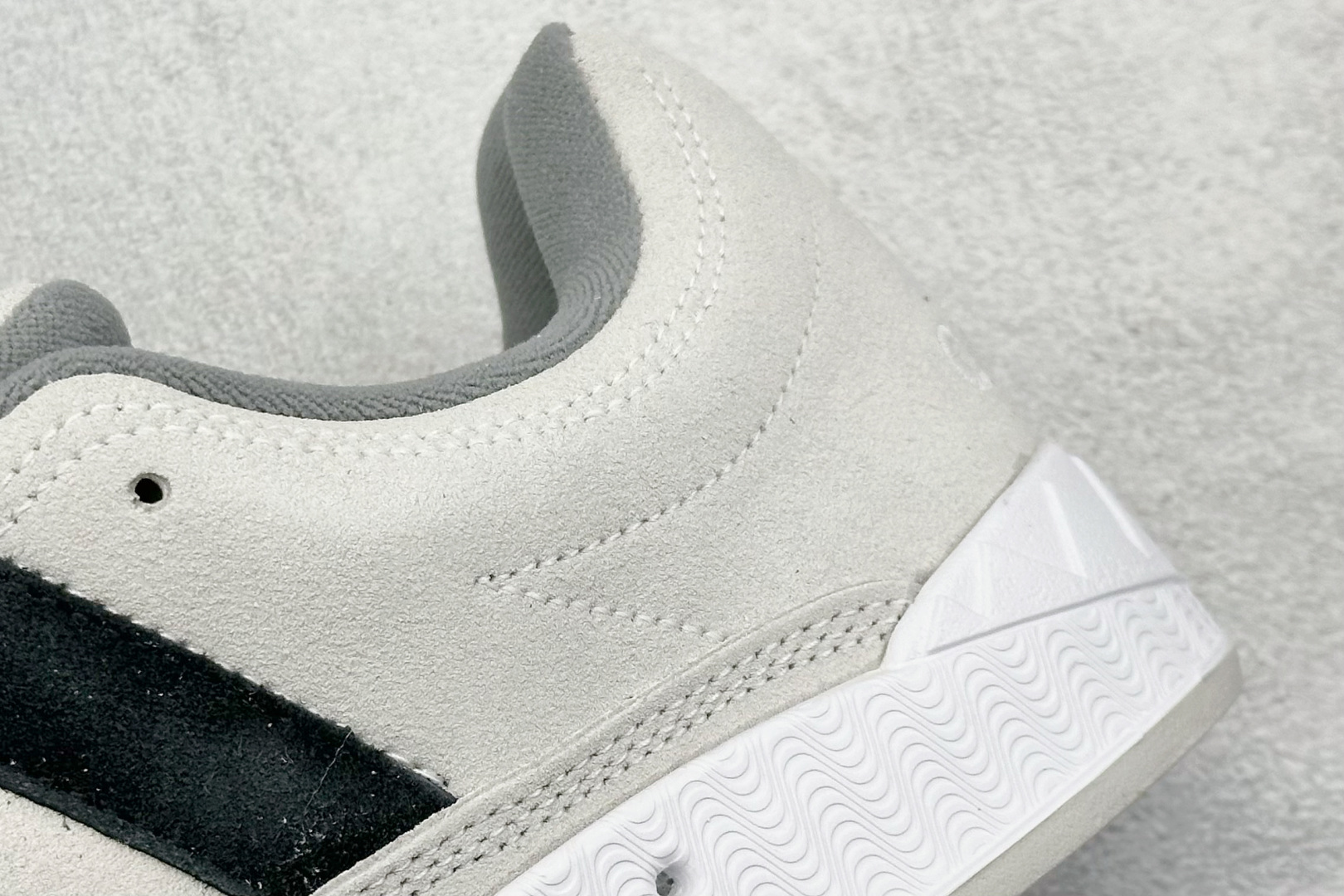 TG版 Adidas Adimatic Low 马蒂奇系列低帮 复古鲨鱼面包鞋运动休闲滑板板鞋 ID8266