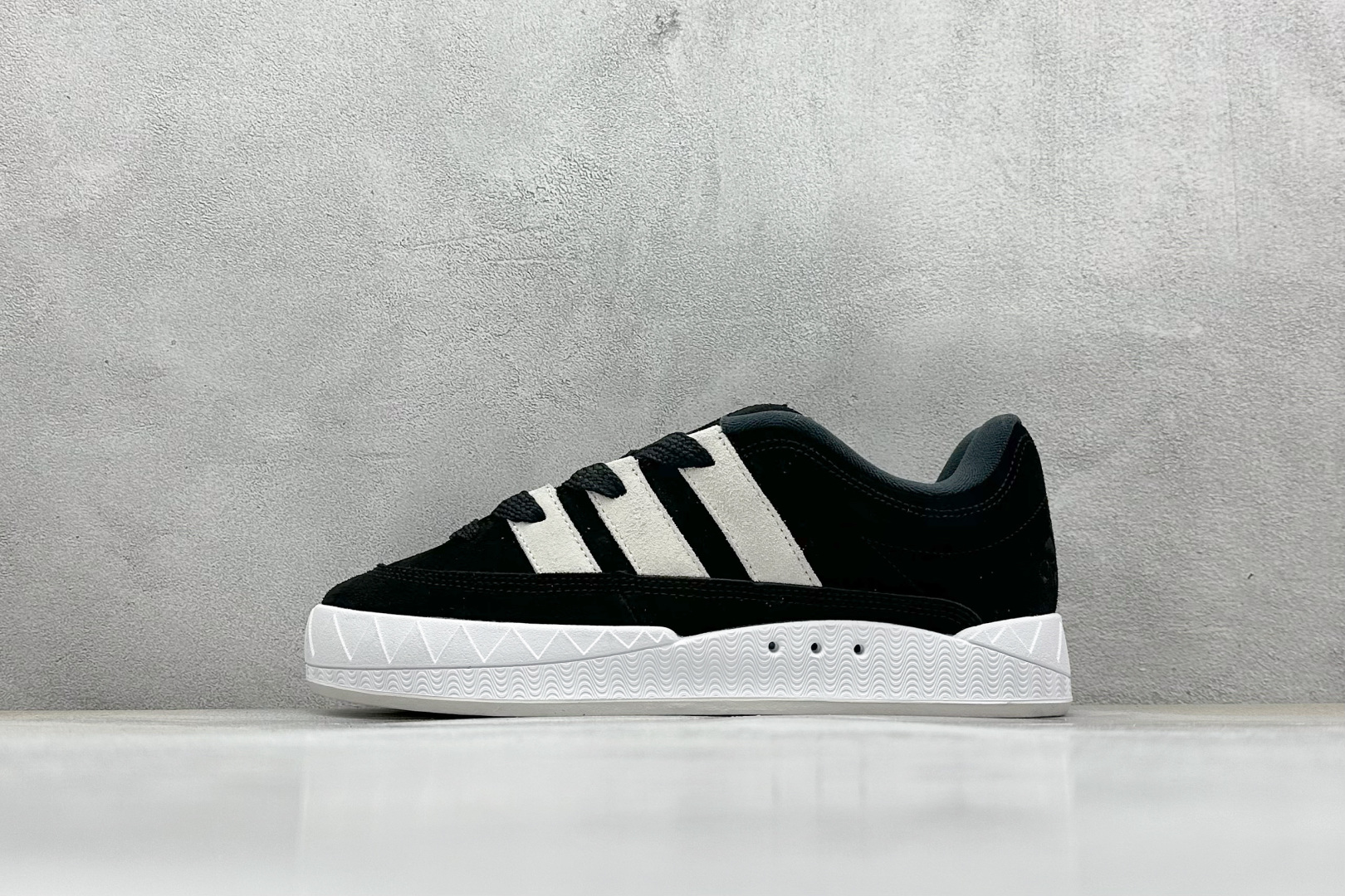 TG版 Adidas Adimatic Low 马蒂奇系列低帮 复古鲨鱼面包鞋运动休闲滑板板鞋 ID8265