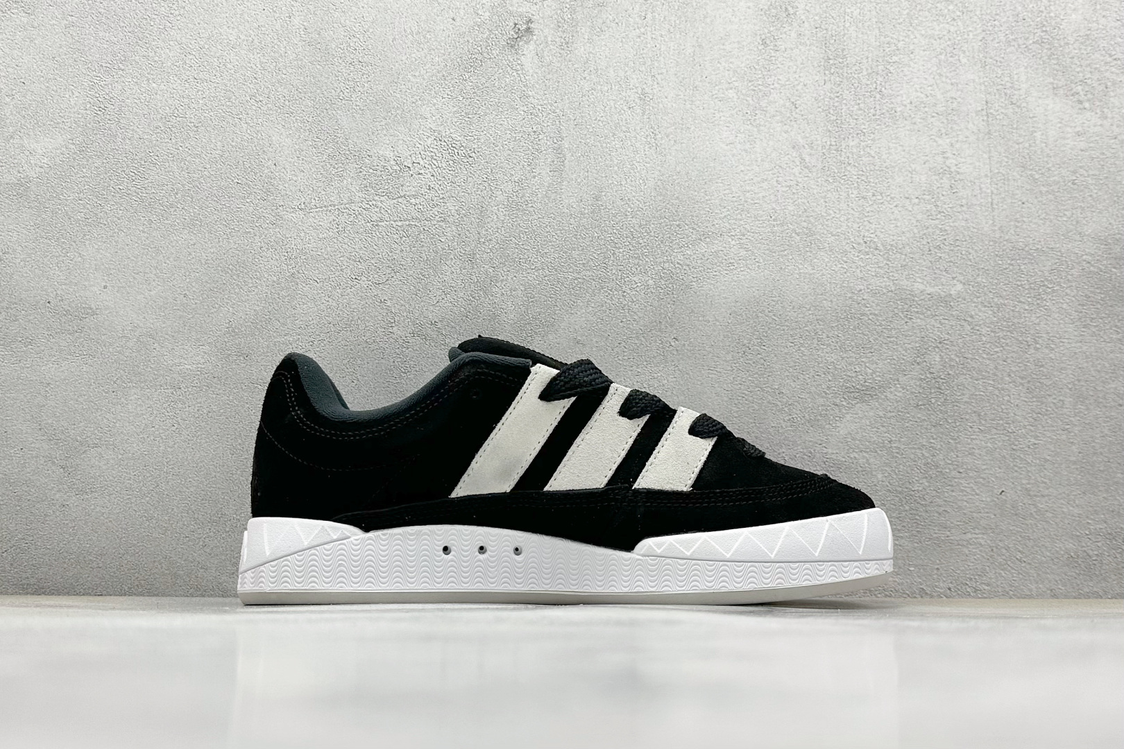 TG版 Adidas Adimatic Low 马蒂奇系列低帮 复古鲨鱼面包鞋运动休闲滑板板鞋 ID8265