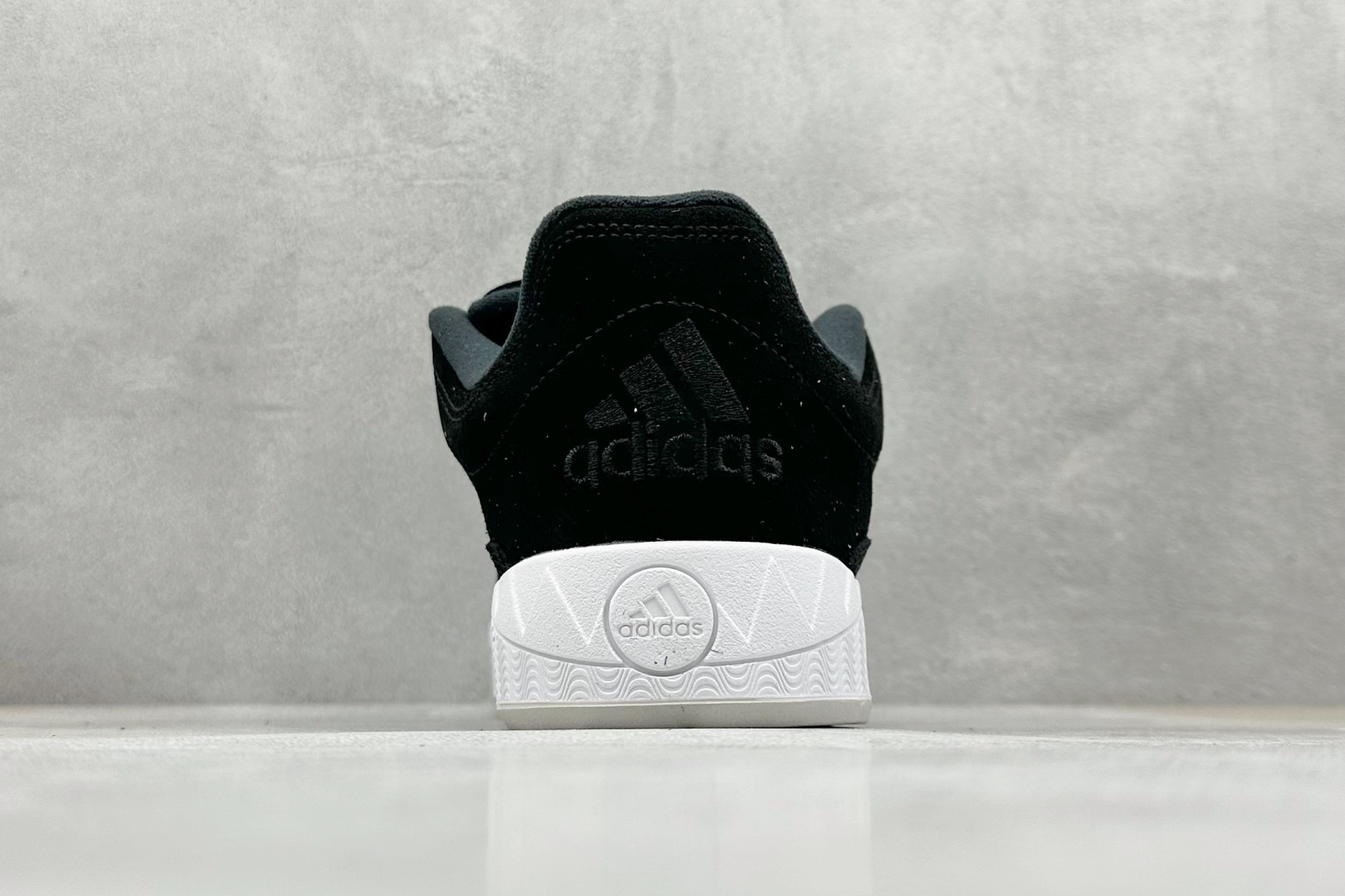 TG版 Adidas Adimatic Low 马蒂奇系列低帮 复古鲨鱼面包鞋运动休闲滑板板鞋 ID8265