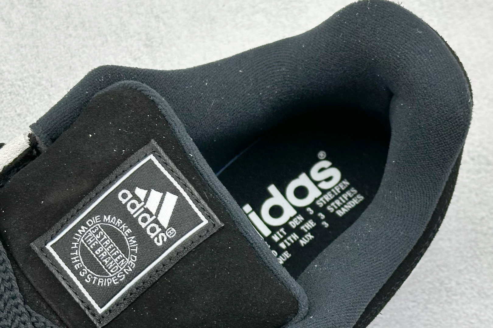 TG版 Adidas Adimatic Low 马蒂奇系列低帮 复古鲨鱼面包鞋运动休闲滑板板鞋 ID8265
