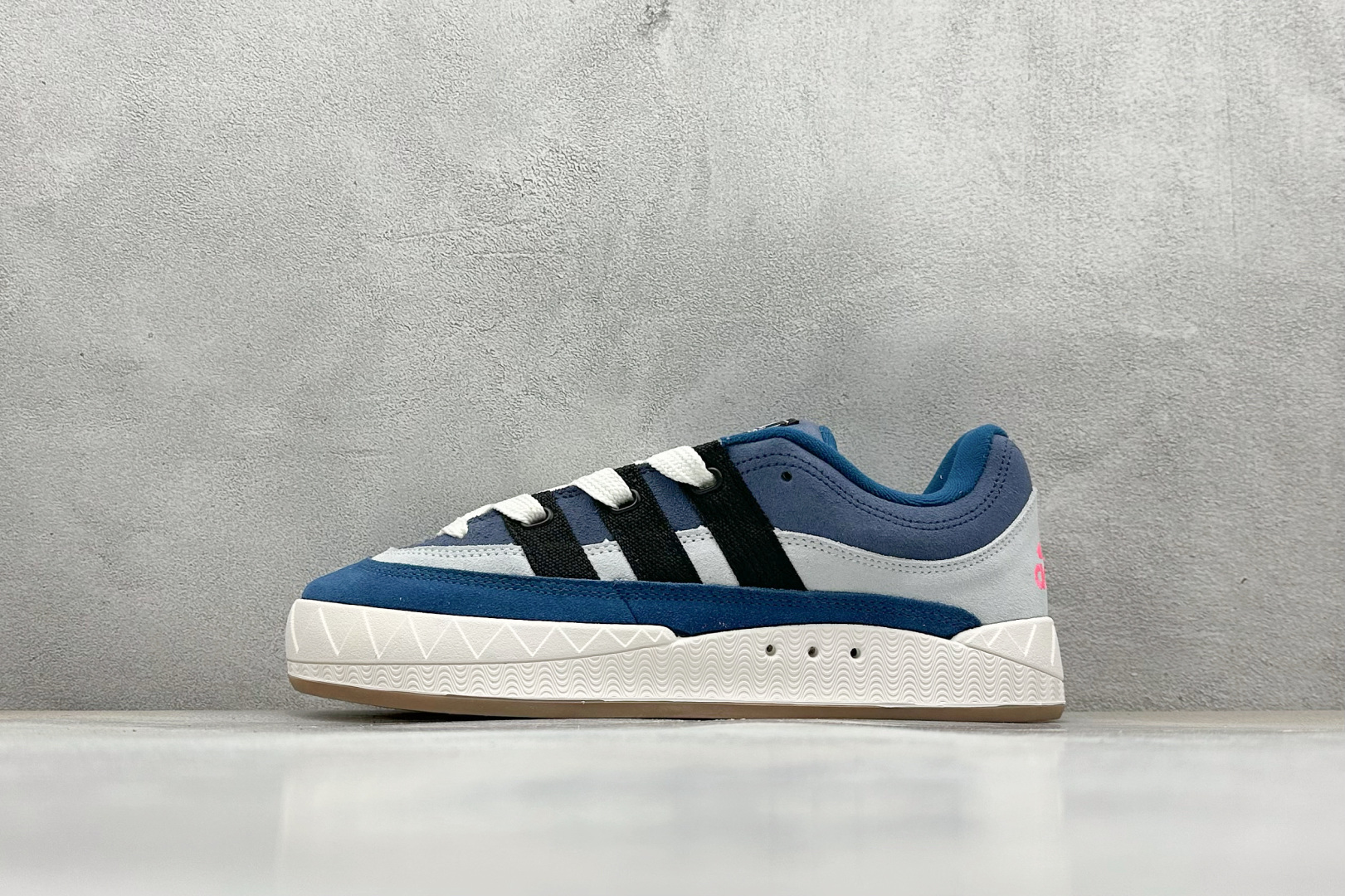 TG版 Adidas Adimatic Low 马蒂奇系列低帮 复古鲨鱼面包鞋运动休闲滑板板鞋 IF4347