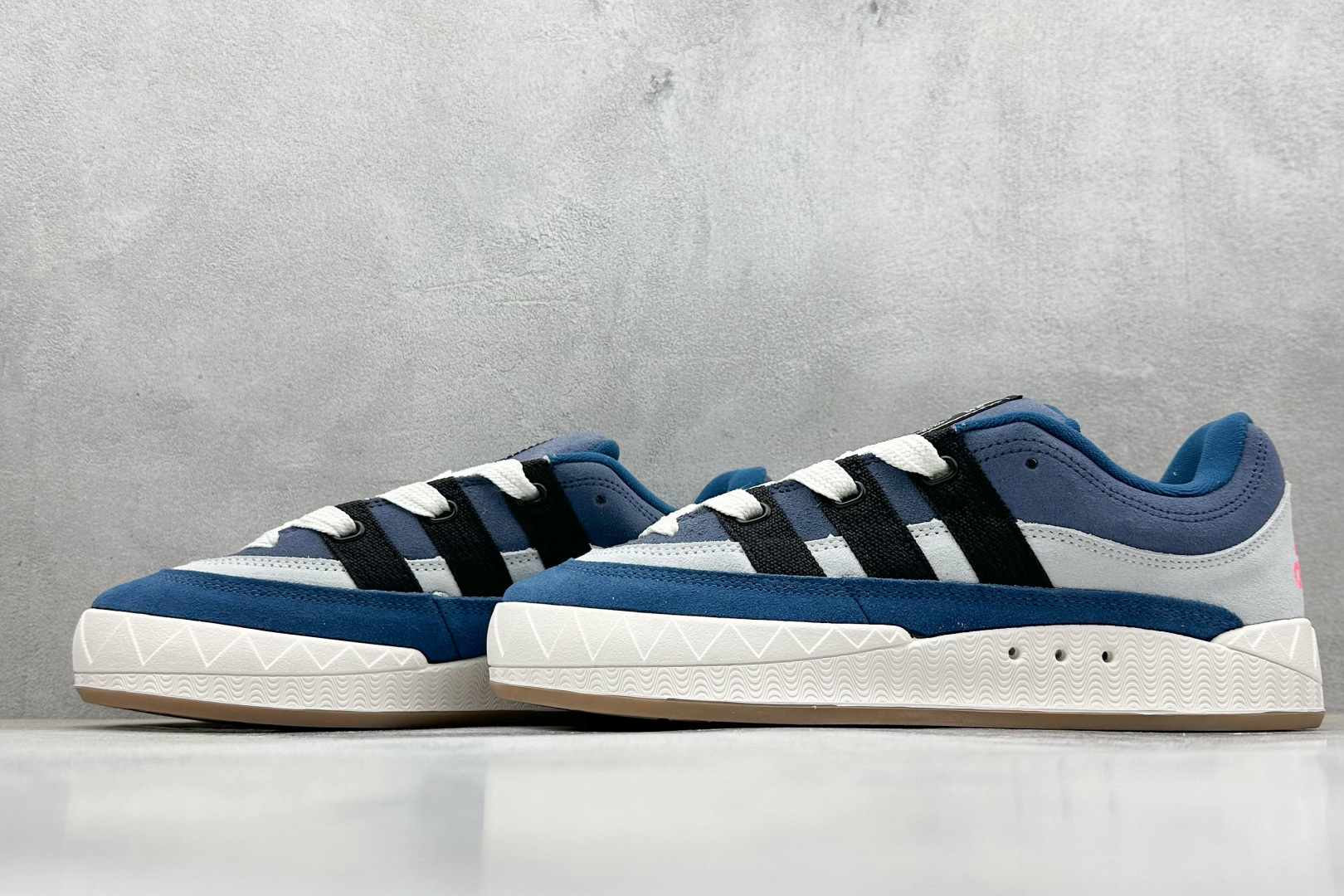 TG版 Adidas Adimatic Low 马蒂奇系列低帮 复古鲨鱼面包鞋运动休闲滑板板鞋 IF4347