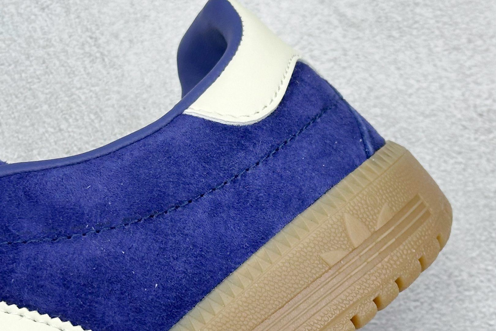 GX版 Adidas Originals Bermuda 绒面麂皮防滑耐磨轻便低帮板鞋 IE7427