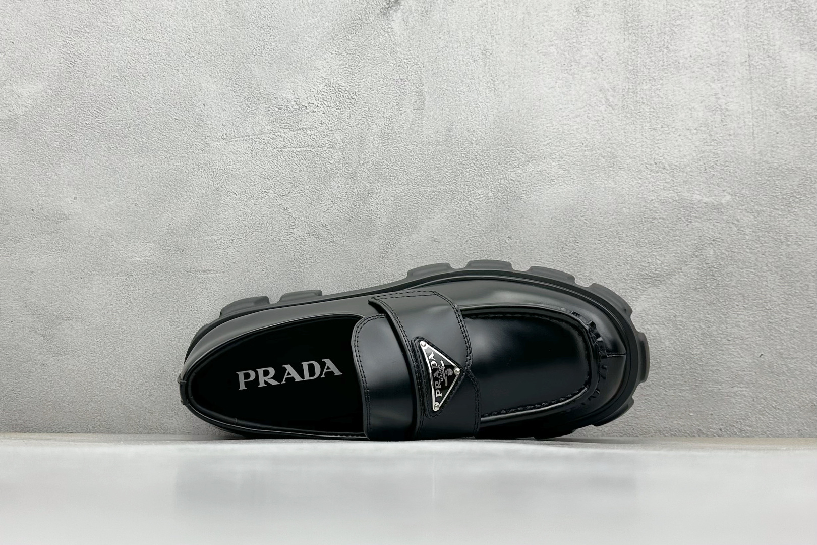 PRADA 普拉达 低帮休闲鞋 橡胶发泡大底 轻便防滑耐磨 脚感舒适