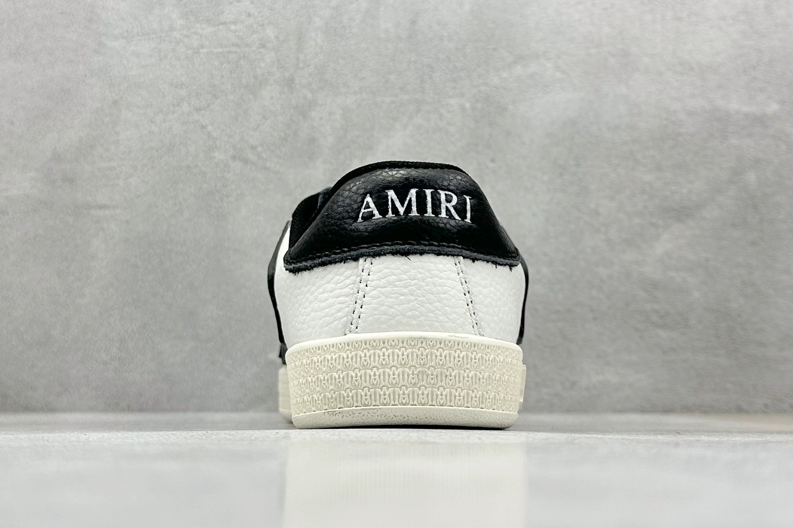 AMIRI Pacific bones 圆头系带低帮板鞋
