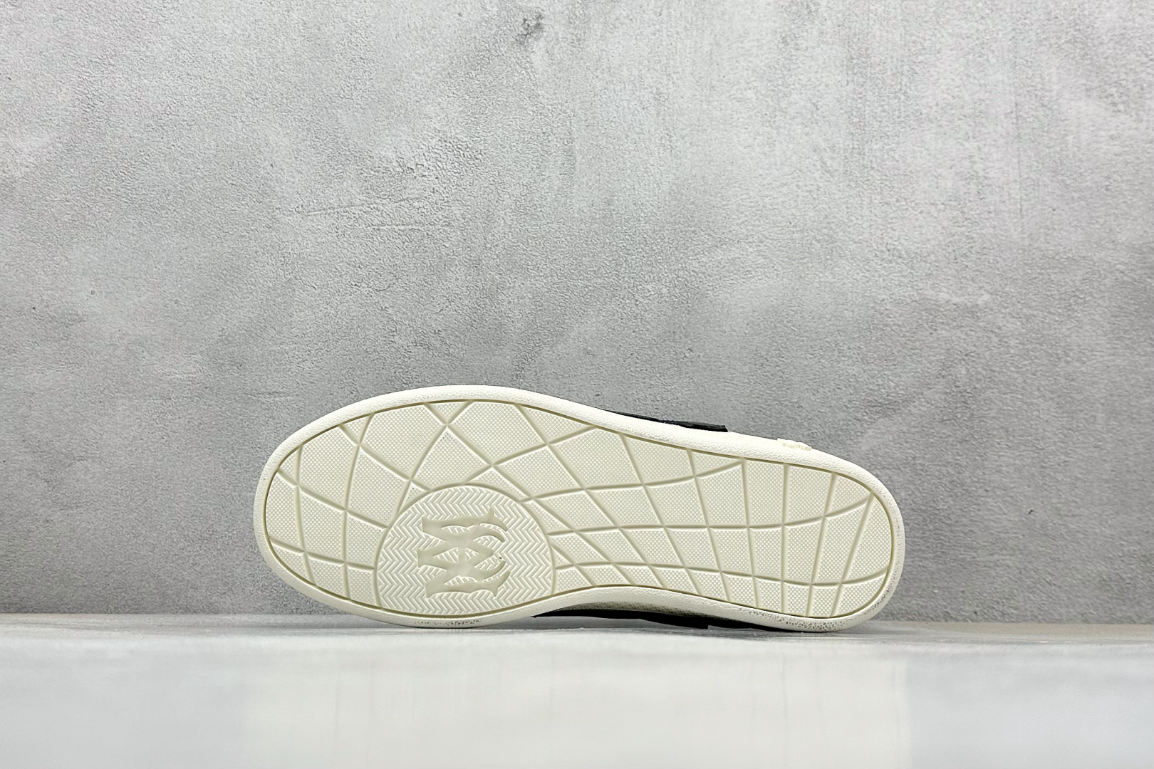 AMIRI Pacific bones 圆头系带低帮板鞋