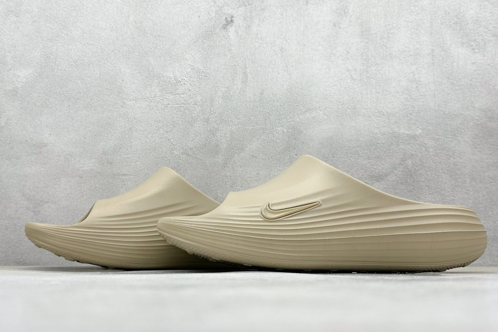 Nike ReactX Rejuven8 Slide 耐克夏日穿搭拖鞋 HV4479-200