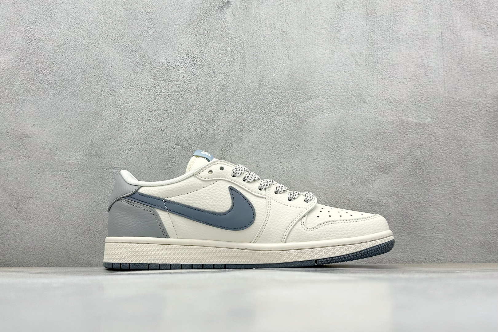 Travis Scott x Nike Air Jordan 1 Low x BAPE Air Jordan 1 Low 反转白灰小勾倒钩 HS8068-002