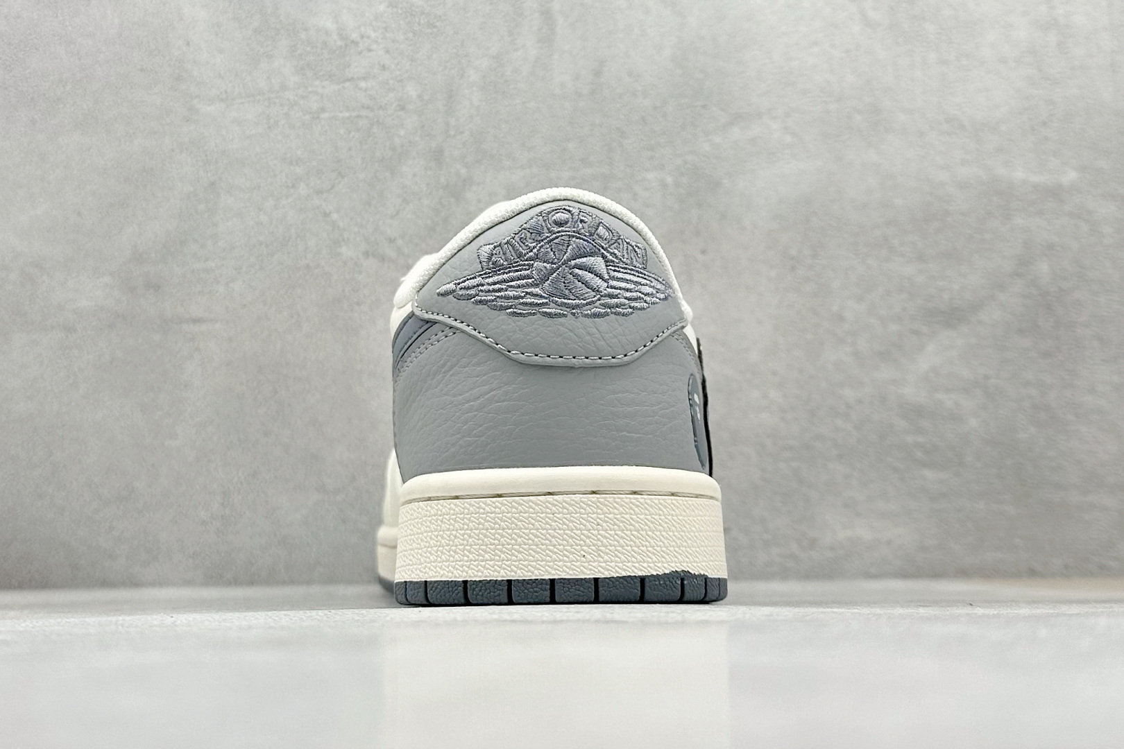 Travis Scott x Nike Air Jordan 1 Low x BAPE Air Jordan 1 Low 反转白灰小勾倒钩 HS8068-002