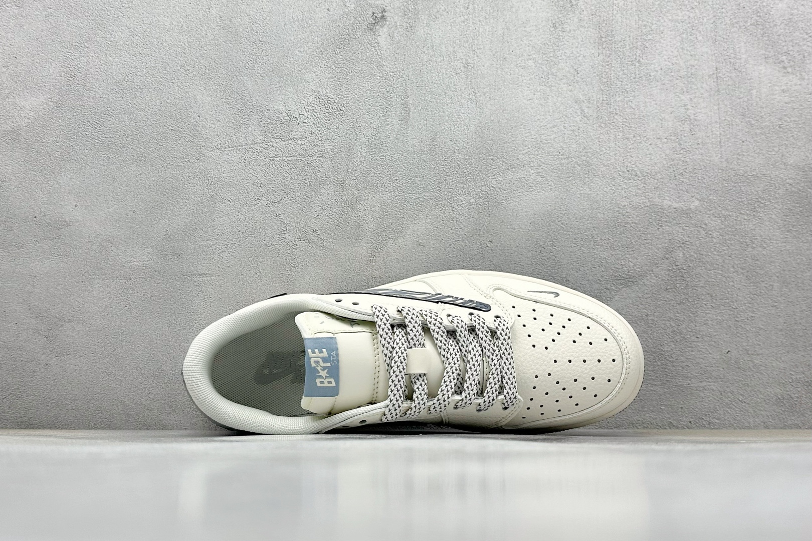 Travis Scott x Nike Air Jordan 1 Low x BAPE Air Jordan 1 Low 反转白灰小勾倒钩 HS8068-002