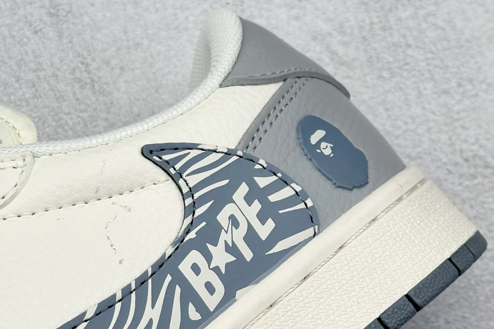 Travis Scott x Nike Air Jordan 1 Low x BAPE Air Jordan 1 Low 反转白灰小勾倒钩 HS8068-002