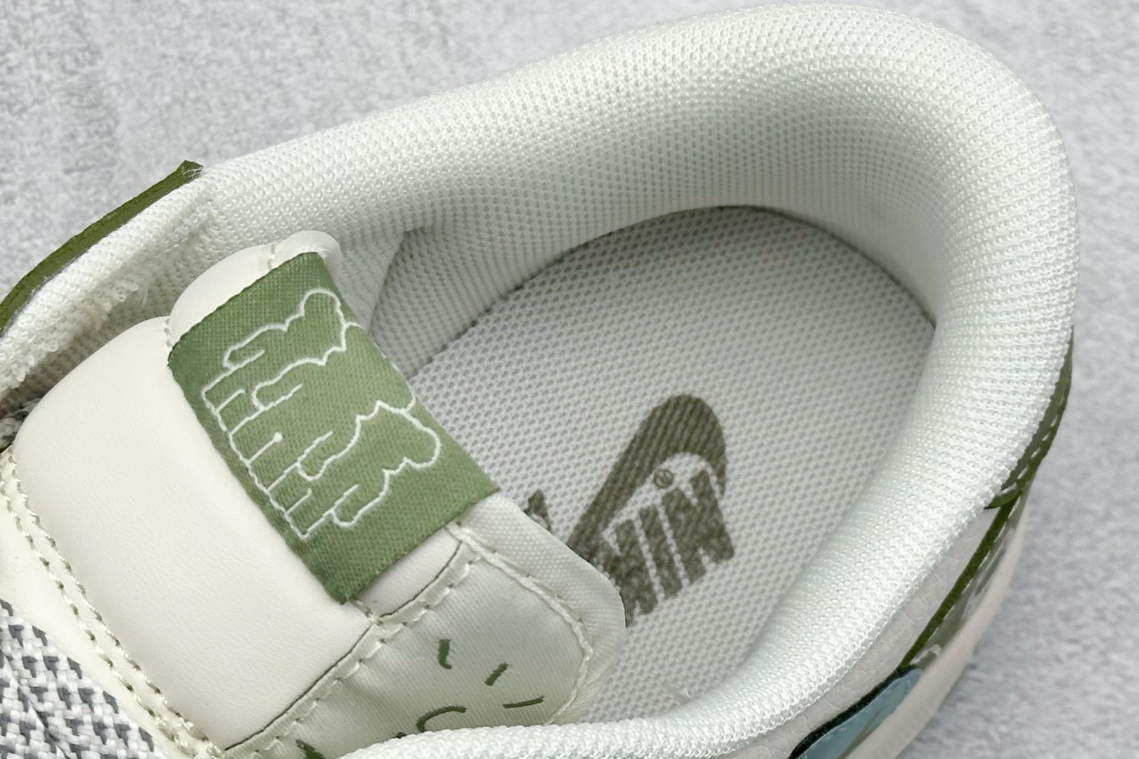 Travis Scott x Nike Air Jordan 1 Low Air Jordan 1 Low 反转白绿倒钩 HS8068-003