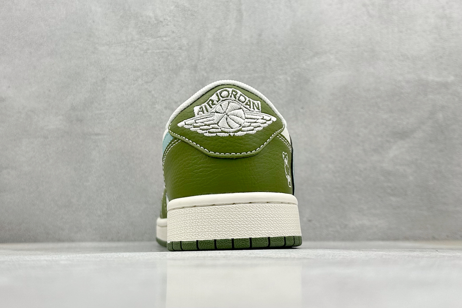 Travis Scott x Nike Air Jordan 1 Low Air Jordan 1 Low 反转白绿倒钩 HS8068-003